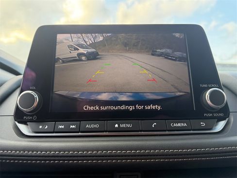 Used 2025 Nissan Rogue SV image 22