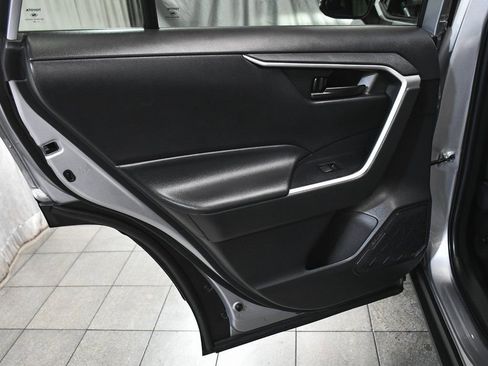 Used 2022 Toyota RAV4 LE image 11