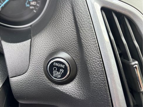 Used 2014 Ford Focus Titanium FWD image 22