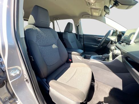 Used 2025 Toyota RAV4 XLE image 25