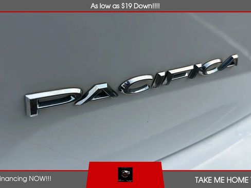 Used 2017 Chrysler Pacifica Touring-L FWD image 24