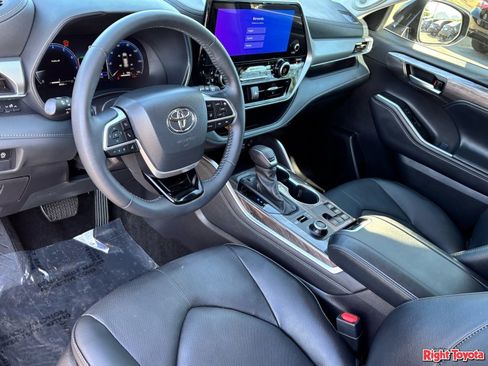 Certified 2025 Toyota Highlander Platinum AWD/4WD image 20