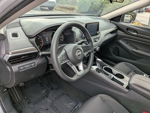 Used 2024 Nissan Altima 2.5 SV image 15