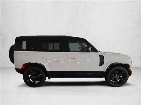 Used 2024 Land Rover Defender 110 X-Dynamic SE AWD/4WD image 4