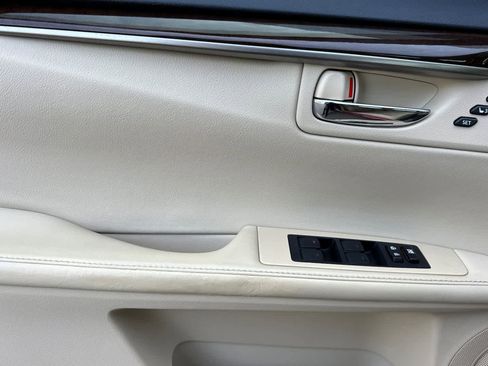 Used 2013 Lexus ES 350 w/ Luxury Pkg FWD image 12