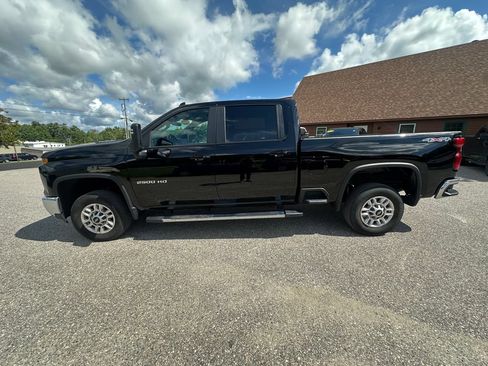 Used 2025 Chevrolet Silverado 2500 LT w/ Convenience Package AWD/4WD image 2