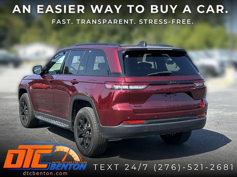Used 2025 Jeep Grand Cherokee Altitude AWD/4WD image 5