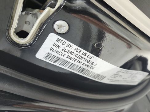 Used 2023 Chrysler Pacifica Limited FWD image 61