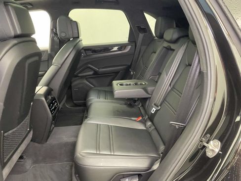 Certified 2025 Porsche Cayenne GTS AWD/4WD image 19