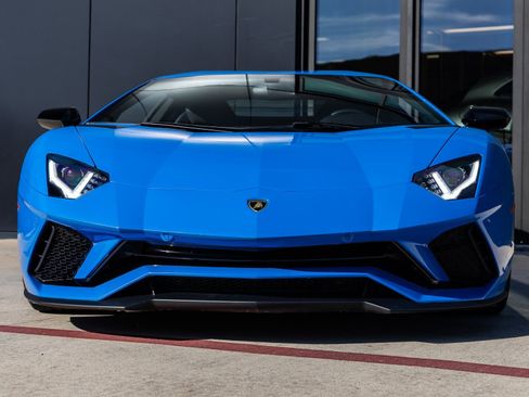 Used 2018 Lamborghini Aventador S image 5