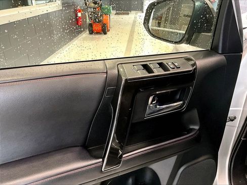 Used 2021 Toyota 4Runner Venture image 10