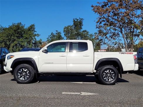 Certified 2022 Toyota Tacoma TRD Off-Road image 9