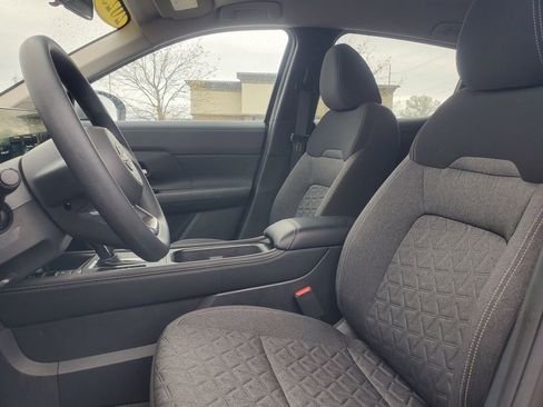 Used 2025 Nissan Kicks SV AWD/4WD image 10