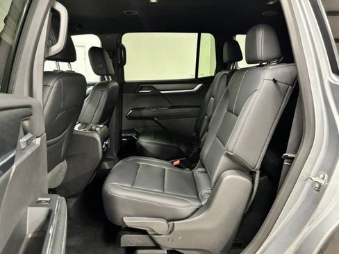 Used 2026 GMC Acadia Elevation w/ Elevation Premium Package AWD/4WD image 19