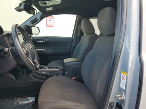 Used 2018 Toyota Tacoma TRD Off-Road image 15