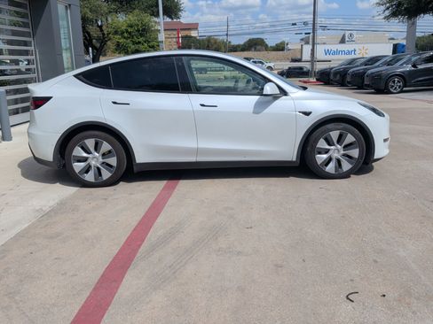 Used 2021 Tesla Model Y Long Range AWD/4WD image 11