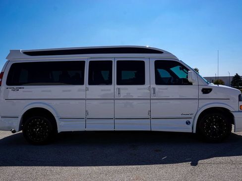 Used 2023 GMC Savana 2500 Extended image 24