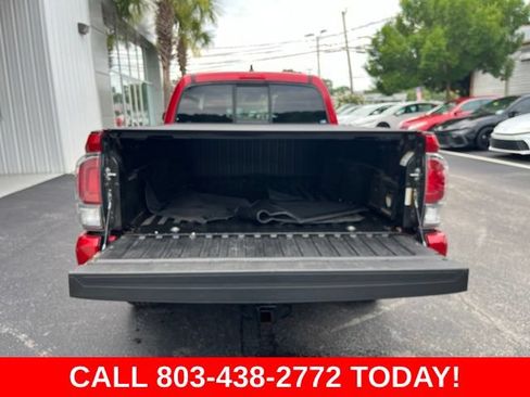 Used 2022 Toyota Tacoma TRD Sport w/ TRD Premium Sport Package AWD/4WD image 33