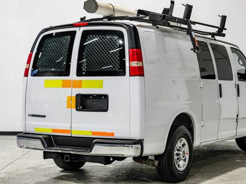Used 2014 Chevrolet Express 2500 RWD image 16