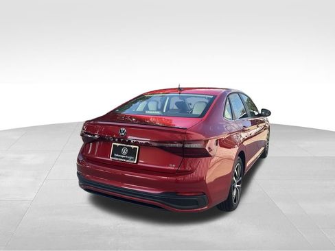 Used 2025 Volkswagen Jetta SE w/ Sunroof Package image 4