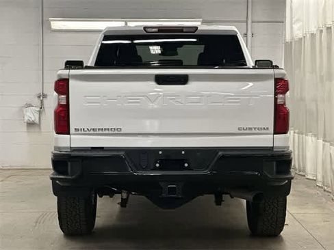 Used 2024 Chevrolet Silverado 2500 Custom w/ Custom Convenience Package image 4