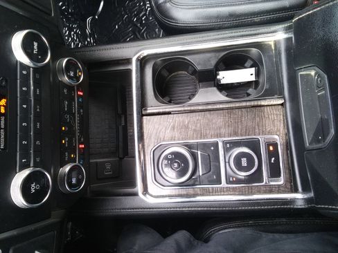 Used 2020 Ford Expedition Max Limited image 23