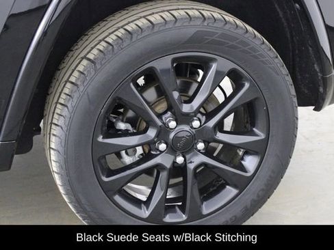 Used 2021 Jeep Grand Cherokee Laredo X image 40