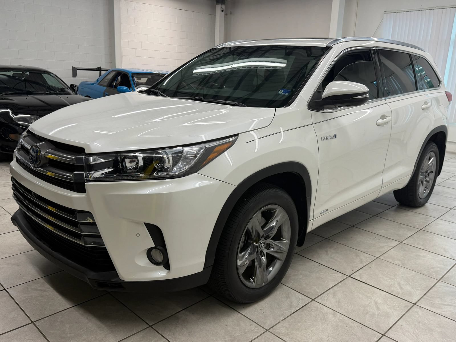Used 2018 Toyota Highlander Limited Platinum AWD/4WD image 3