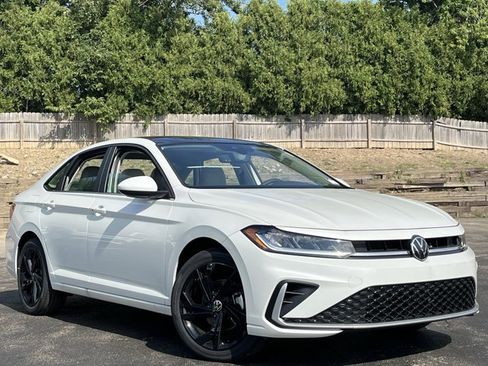 New 2026 Volkswagen Jetta SE FWD image 2