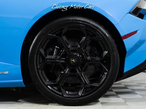 Used 2023 Lamborghini Huracan Tecnica image 4