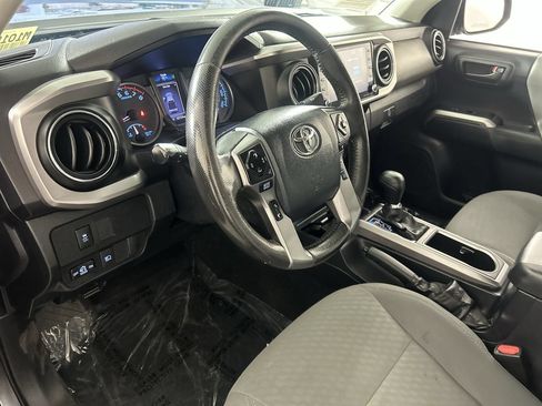 Used 2020 Toyota Tacoma SR5 RWD image 12