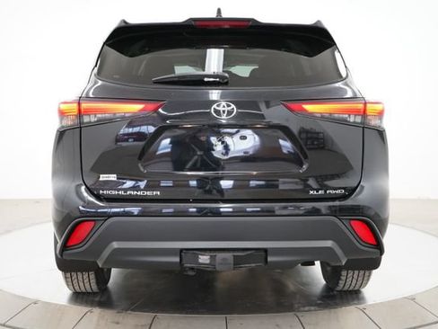 Used 2023 Toyota Highlander XLE AWD/4WD image 6