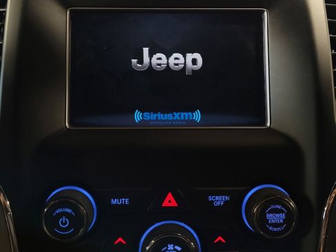 Used 2018 Jeep Grand Cherokee Laredo AWD/4WD image 25