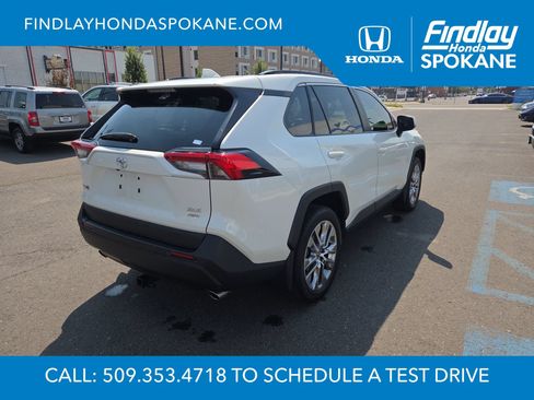 Used 2022 Toyota RAV4 XLE Premium AWD/4WD image 5