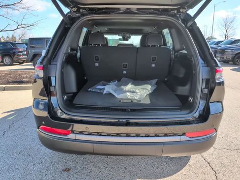 New 2026 Jeep Grand Cherokee Laredo image 11