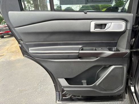 Used 2020 Ford Explorer Platinum w/ Premium Technology Package AWD/4WD image 22