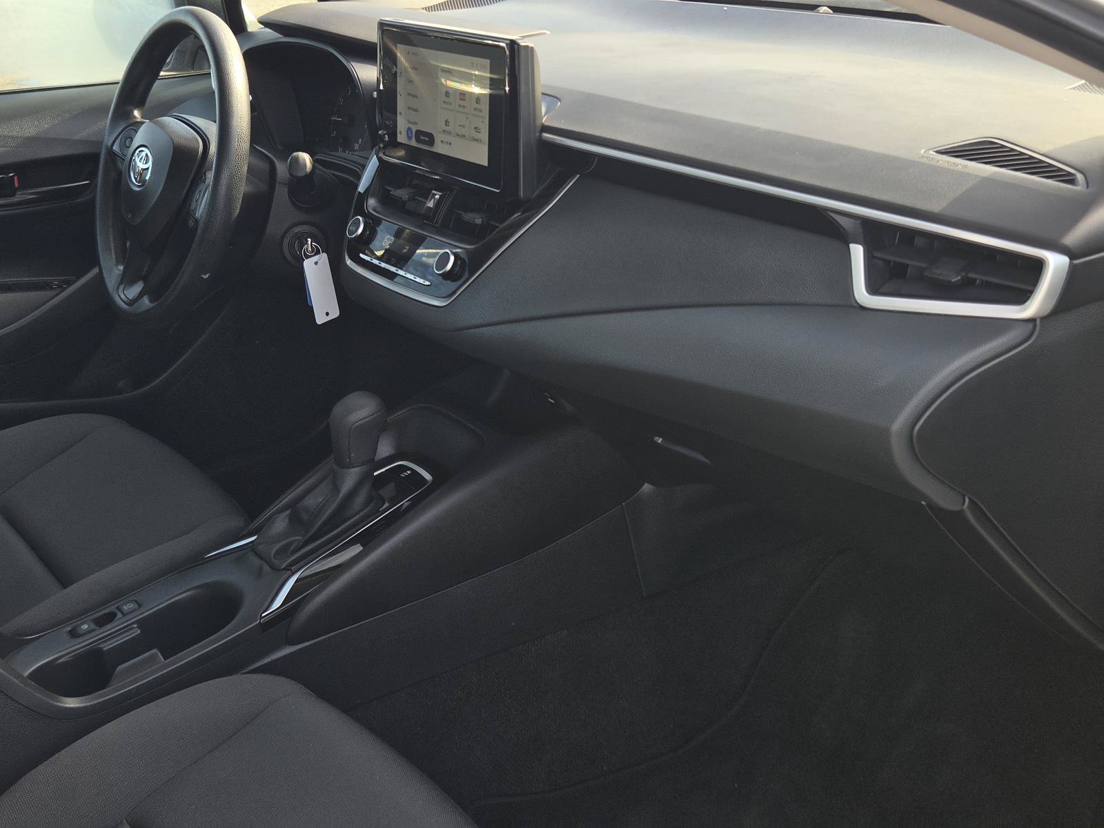 Used 2025 Toyota Corolla LE FWD image 9