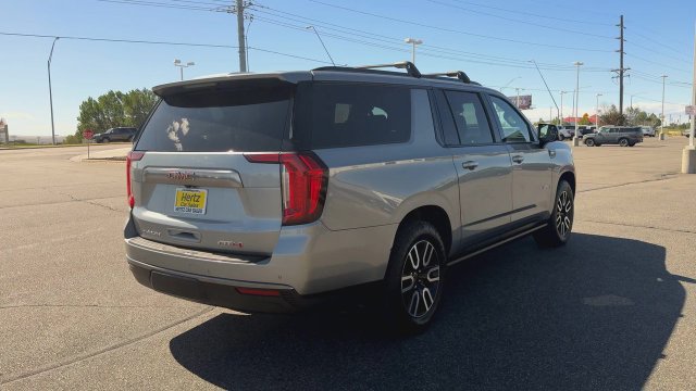 Used 2024 GMC Yukon XL AT4 w/ AT4 Premium Plus Package AWD/4WD image 8