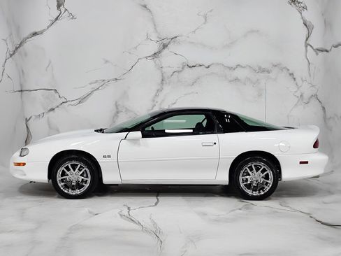 Used 2000 Chevrolet Camaro Z28 w/ SS Performance/Appearance Pkg image 11