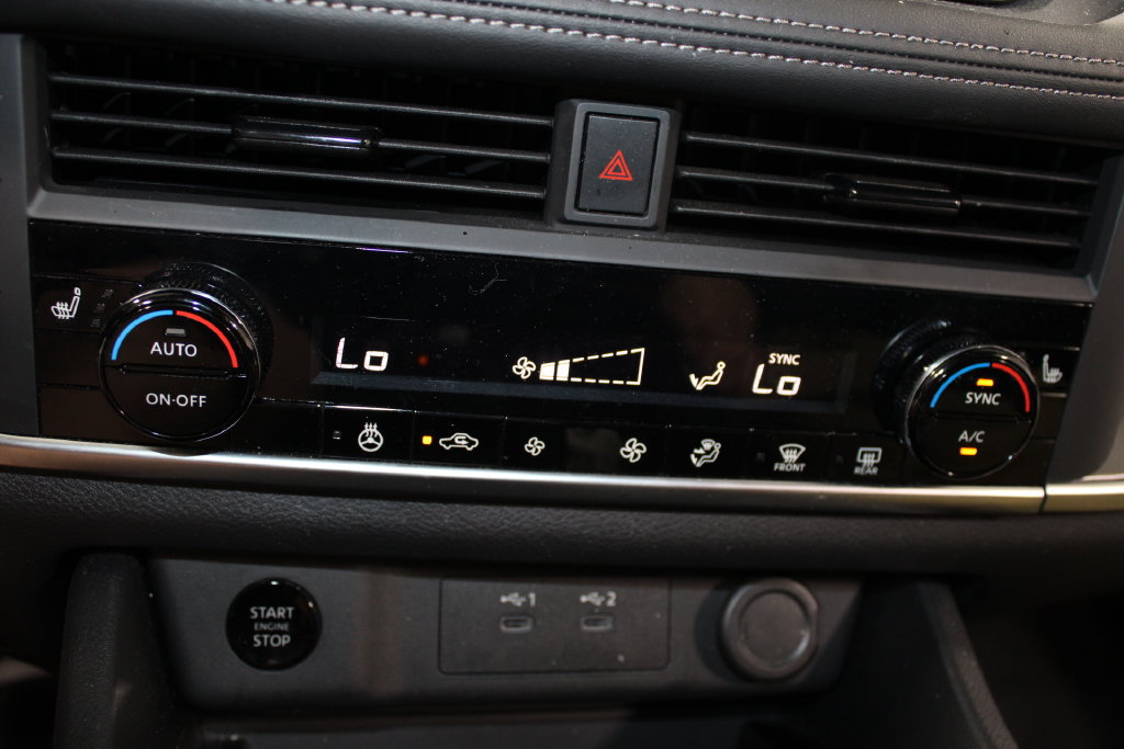 Used 2026 Nissan Rogue SV w/ Cold Weather Package FWD image 28