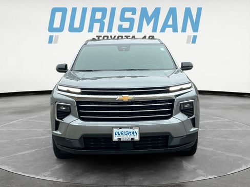 Used 2026 Chevrolet Traverse LT FWD image 2