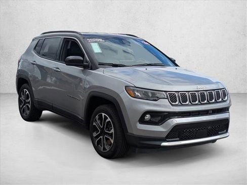 Used 2024 Jeep Compass Limited image 3