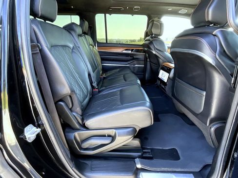 Used 2022 Jeep Grand Wagoneer Series III w/ Flexible Seating Group AWD/4WD image 20