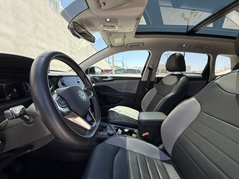 Used 2022 Volkswagen Taos SEL image 5