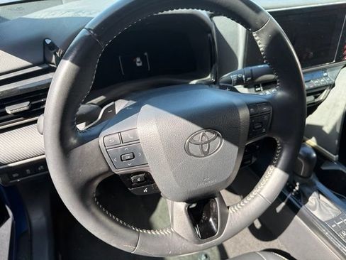 Used 2025 Toyota Camry SE FWD image 6