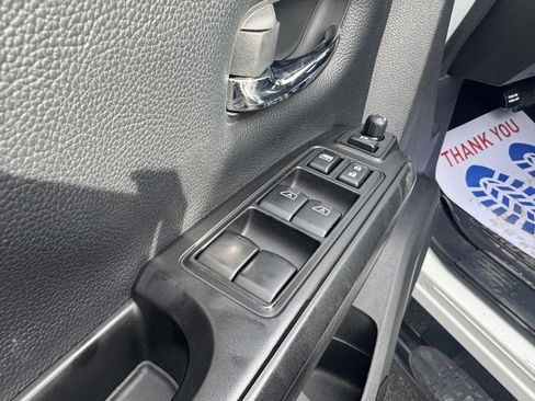 Used 2023 Nissan Titan PRO-4X w/ Pro-4x Convenience Package image 12