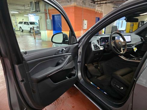 New 2026 BMW X5 xDrive50e w/ Premium Package image 19