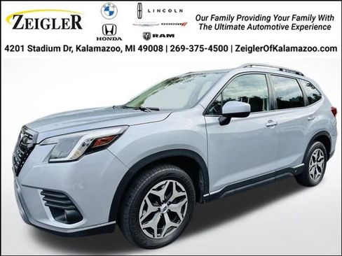 Used 2022 Subaru Forester Premium image 1