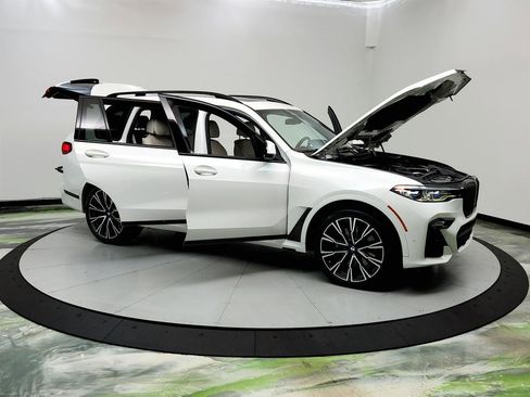Used 2020 BMW X7 M50i w/ Dynamic Handling Package AWD/4WD image 10