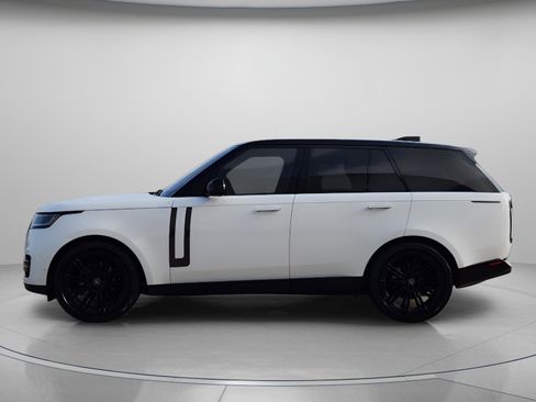 Used 2023 Land Rover Range Rover SE image 2